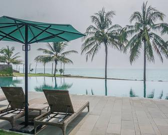 Maxonehotels.Com @ Anyer - Anyar - Piscina