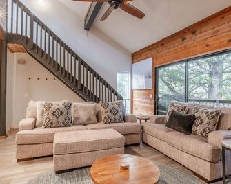 Pet Friendly! Location, Luxury, Comfort - June Lake - Sala de estar