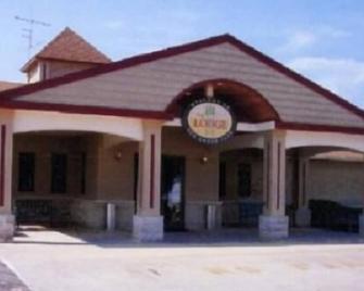 Red Shoes Rv Park - Kinder - Building