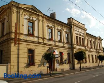 Penzion Cerny Kun - Hradec Králové - Edificio