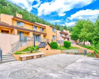 Accès Salle d'Activités, Appart proche de Valberg - Guillaumes - Bâtiment