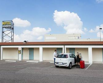 Autohotel Ravenna - ראבנה - בניין
