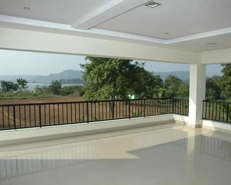 Van Vihar Hotel - Silvassa - Balcony