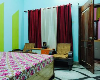 Kashi Atithya Homestay - Varanasi - Schlafzimmer