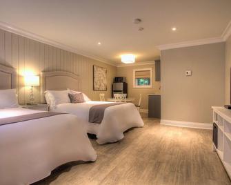 Somerset Lakeside Resort - Bancroft - Bedroom