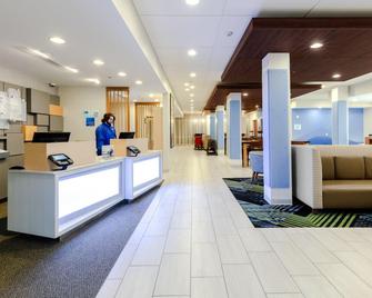 Holiday Inn Express Calhoun South - Calhoun - Front desk
