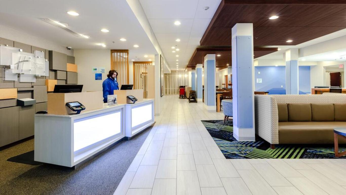 Holiday Inn Express Calhoun South