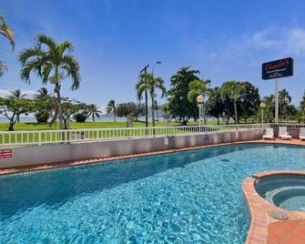The Reef Motel - Cairns - Bể bơi