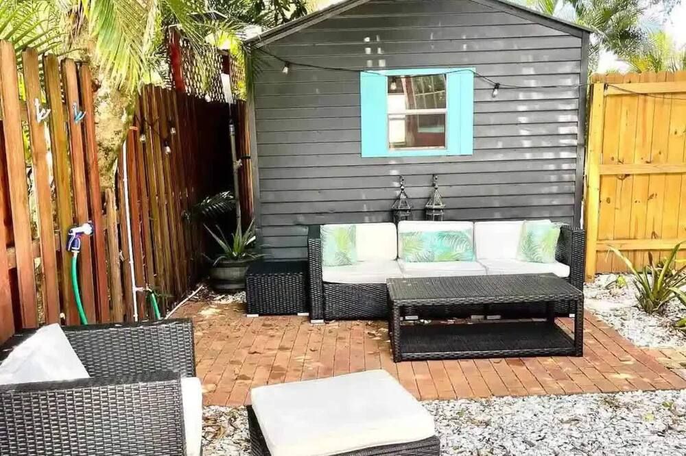 Slice of Paradise: Tropical Studio in Downtown Historical River District - פורט מאיירס - פטיו