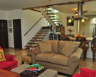 Casa Donna Rosa B&B - Arenal - Wohnzimmer