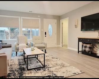 5 minutes to Downtown Livermore - Cozy home - Livermore - Sala de estar