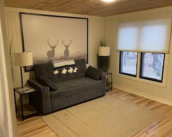 The Bunker near Sand Valley and Lake Arrowhead - Rome, WI - Nekoosa - Living room