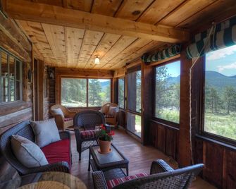 Maccracken Stead -- Ev #3259 2 Bedroom Cabin by RedAwning - Estes Park - Living room