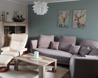 Schöne Ferienwohnung im Herzen Ostfrieslands, Direkt an der Deutschen Fehnroute - Grossefehn - Living room