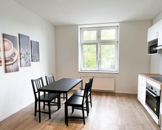 Apartment 'Duisburg Central 3' with Wi-Fi - دويسبورغ - غرفة طعام
