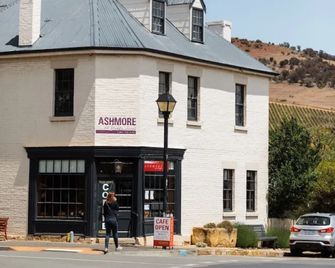 King Bed Studio in The Heart of Richmond - Richmond - Edificio