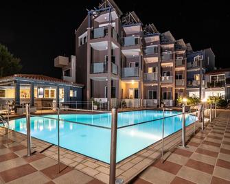 Girogiali - Stalos - Edificio