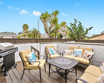 Cheerful Villa Del Sol Just 4 blocks to Beach - Grover Beach - Balcony