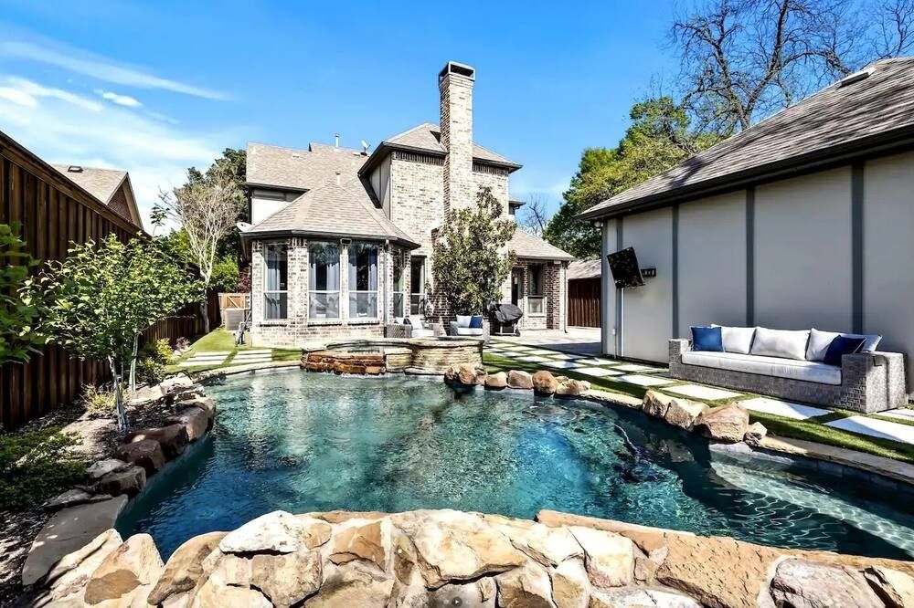 Immerse Yourself in Luxury - Dallas - Pool
