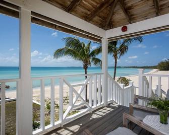 Boutique Resort on Spectacular Beach Available for Private Rental - Governor’s Harbour - Balkón