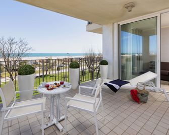 Mercure Rimini Lungomare - רימיני - מרפסת