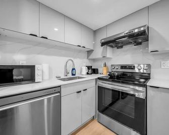 Peaceful 2 Bedroom 2 Baths Airb&b in Shaughnessy - Vancouver - Cozinha