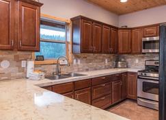 Panguitch Lakehome Great views of the lake & perfect for all local activities - Panguitch - Kitchen