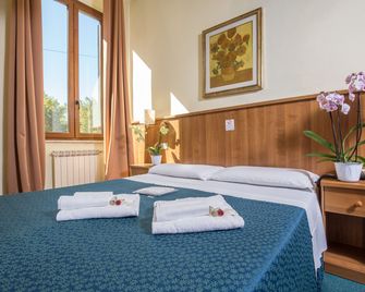 Hotel Trastevere - Rome - Bedroom