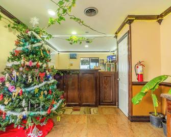 Budget Inn By OYO Edinburg Hwy 281 - Edinburg - Front desk