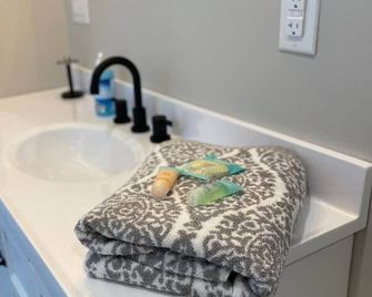 Cozy 3 Br 2 Bath Sleeps 8 Quiet - Brewer