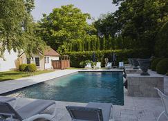 Fairy Tale Guest Cottage in Magic Garden by Pool - Bridgehampton - Pool