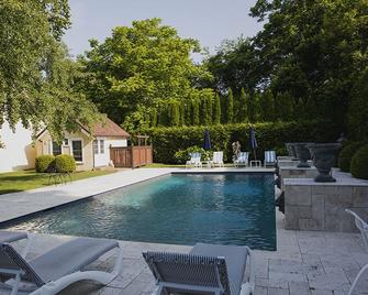 Fairy Tale Guest Cottage in Magic Garden by Pool - Bridgehampton - Pool