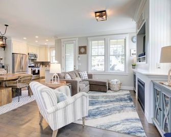 5 Min Walk to Shops, Dining, & Beach + Private Hot Tub + Dogs Friendly - Pacific Beach - Sala de estar