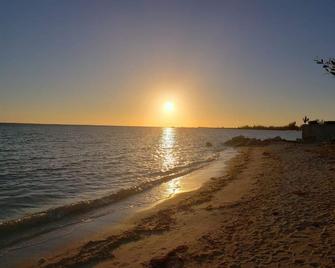 Spacious Modern Villa Near Ocean & Palm Cay Marina - Nassau - Beach