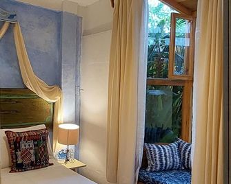 Yellow House Hostel B&B - Antigua Guatemala