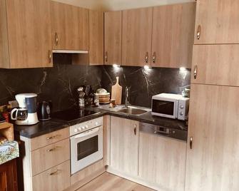 House Taurer - quiet double room - Grosskirchheim - Кухня