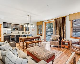 Main Street Junction - ברקנרידג' - סלון