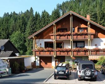 Apartment Ines - Pension Mausbachtal - Warmensteinach - Gebäude