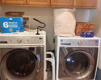 Charming 1-bedroom townhome in fabulous Milpitas with AC, WiFi - Milpitas - Laundry facility