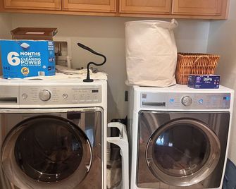 Charming 1-bedroom townhome in fabulous Milpitas with AC, WiFi - Milpitas - Laundry facility