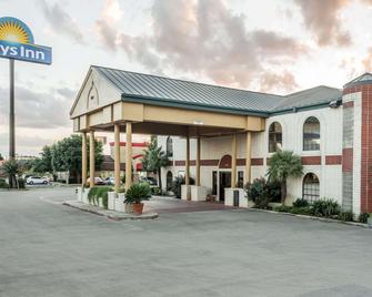 Days Inn by Wyndham New Braunfels - New Braunfels - Building