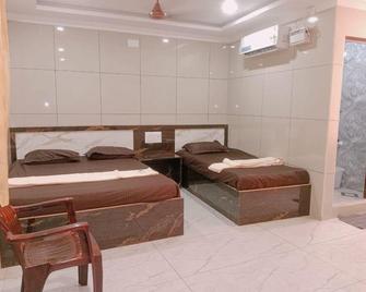 Gm Residency - Velankanni - Schlafzimmer