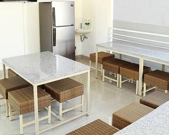 Ara Inn Bed And Breakfast by ecommerceloka - Kuta - Dining room