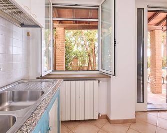 Apartment 'Blu' with Sea View, Shared Pool & Wi-Fi - San Vincenzo - Kitchen