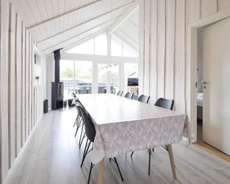 Four-Bedroom Holiday Home In Malling - Malling - Comedor