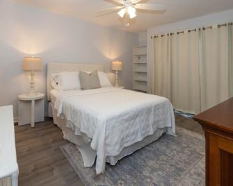 Sea Palms Golf Course Lake view Multi Level property - Brunswick - Habitación