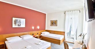 Hotel Kastil - Bol - Bedroom