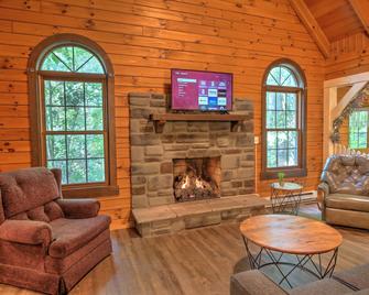Cricket Hill Lodge & Cabins - Millersburg - Living room