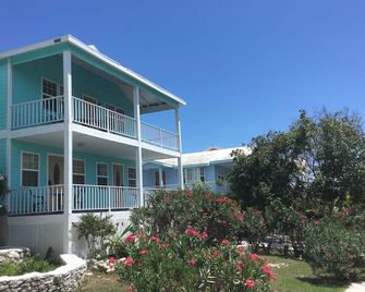 Ocean View Living on Tranquil Island - Rokers Point Settlement - בניין