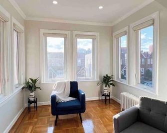 2-bedroom apartment in charming Brooklyn with WiFi, AC. Start your adventure - Brooklyn